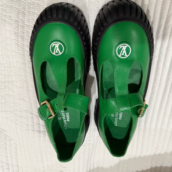 Green Shoes - Picture 3 of 7